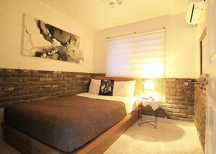 Gasthuis J House