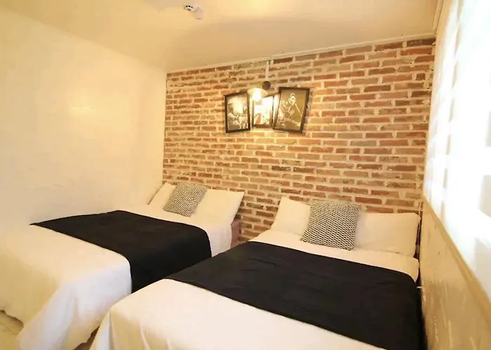Gasthuis J House